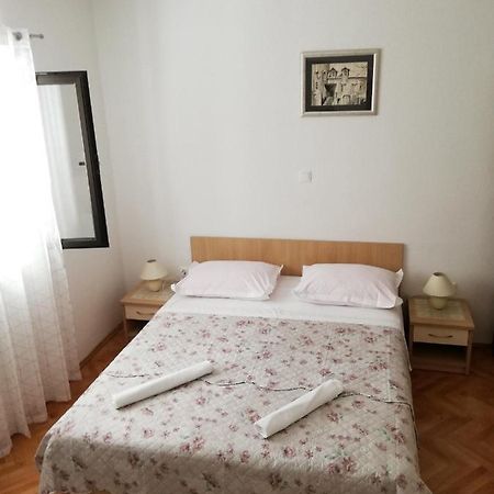 Apartments Aniko Saric Tučepi Buitenkant foto